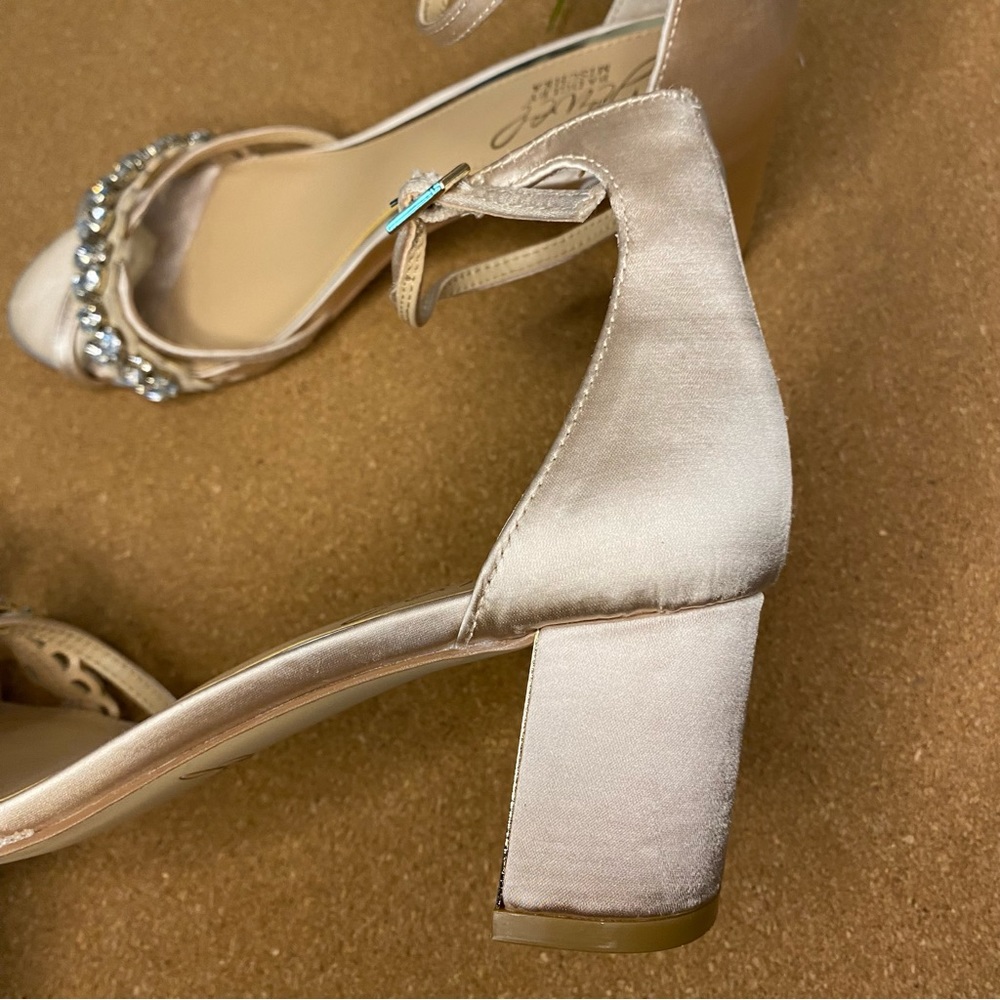Jewel Badgley Mischka Cream Heels with Crystal Embellishments - Picture 2 of 13